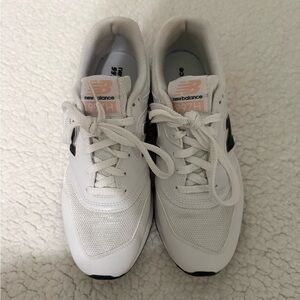 New Balance Women's White Sneakers with Pink Logo Accent